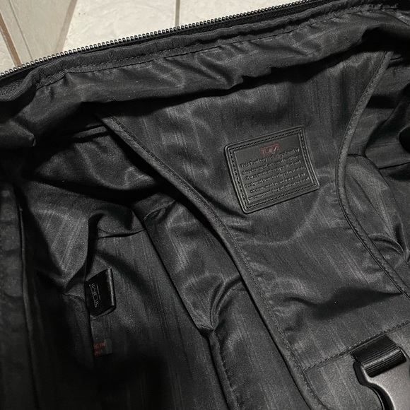 TUMI Alpha Continental Expandable 21" Carry On Upright Luggage 2 Wheel - Picture 7 of 15